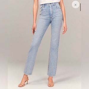 NWT Abercrombie Ultra High Rise Ankle Straight Jean | Color: Light | 24 Short